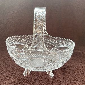 Hofbauer Byrdes footed basket with handle